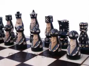 Резные шахматные фигуры